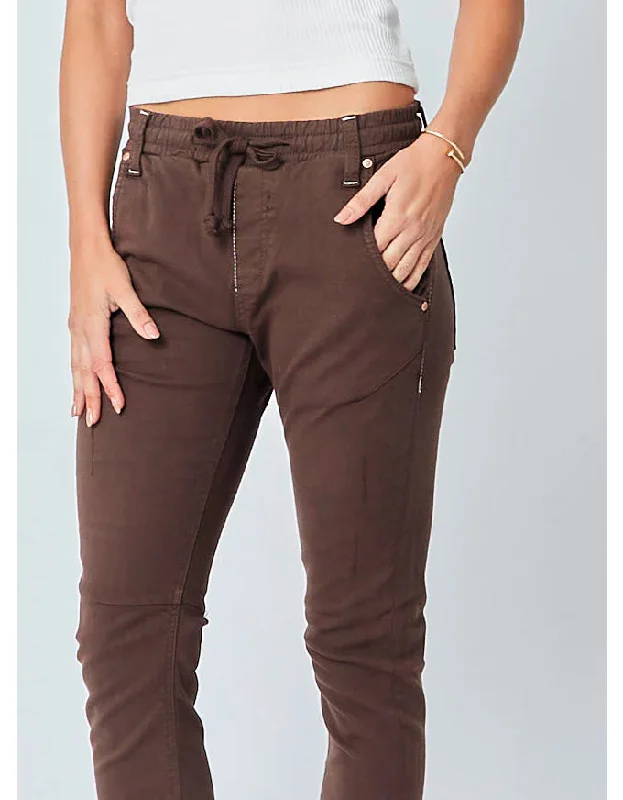 Active Jeans Seal Brown