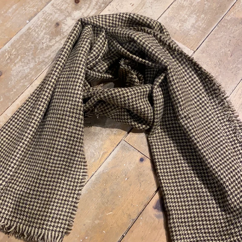 CATHERINE LILLYWHITE'S HOUNDSTOOTH SCARF